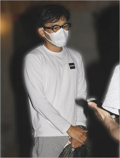 長谷川京子の旦那・新藤晴一フライデー取材画像