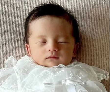 板野友美の子供の顔画像