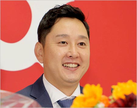 現役引退した巨人・野上亮磨投手の会見画像