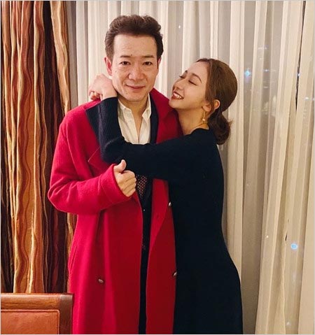 トシちゃんと長女の2ショット画像