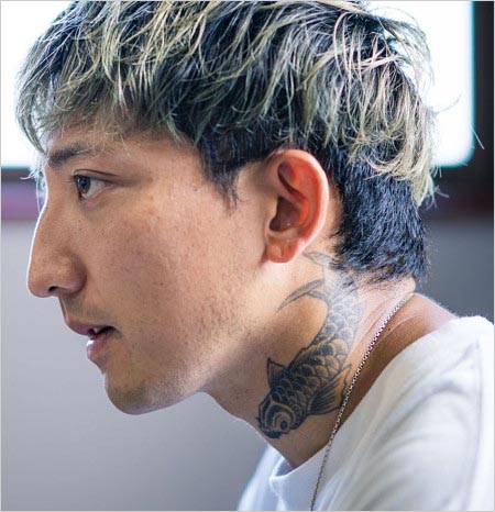 後藤祐樹の首の鯉タトゥー・刺青画像