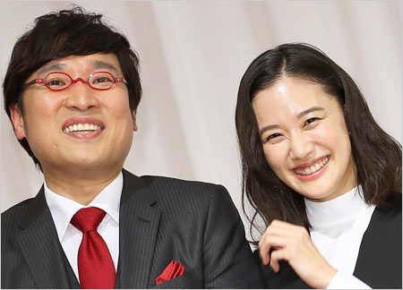 山里亮太と妻・蒼井優