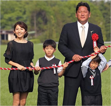 佐々木主浩と榎本加奈子＆息子たちの画像