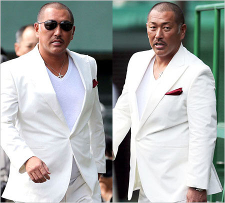 清原和博が白スーツでキャンプ視察画像