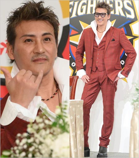 新庄剛志監督の会見時着用の赤スーツ画像