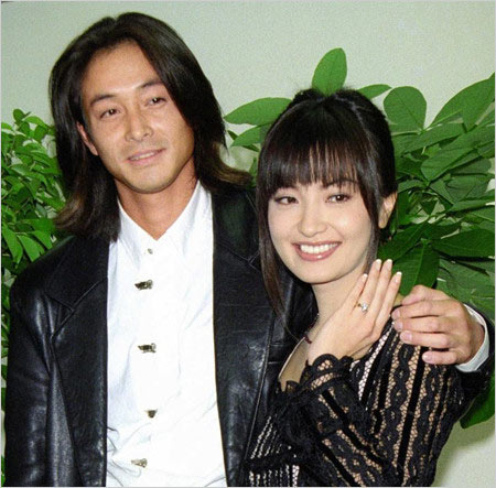 吉田栄作と元妻・平子理沙が結婚当時の画像