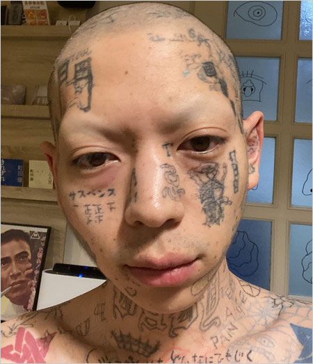 TAPPEIの顔のタトゥー(刺青)画像