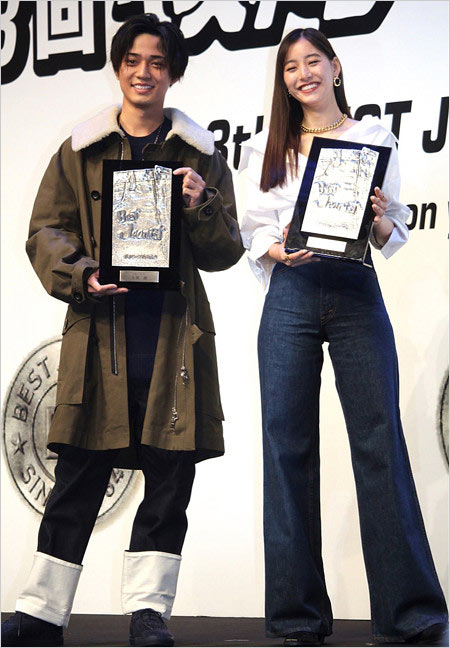 永瀬廉&新木優子ベストジーニスト2021授賞式の画像
