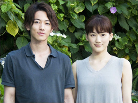 佐藤健と綾瀬はるかが映画『リアル』共演時の画像