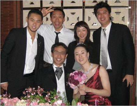 萩原智子と夫の結婚式画像