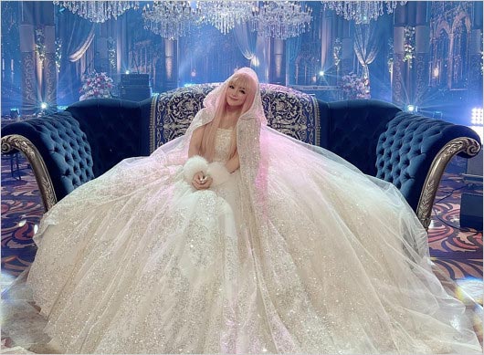 浜崎あゆみ2021FNS歌謡祭出演時のドレス姿