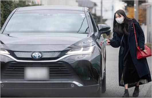 矢島舞美と恋人・味方良介の愛車トヨタ・ハリアー画像