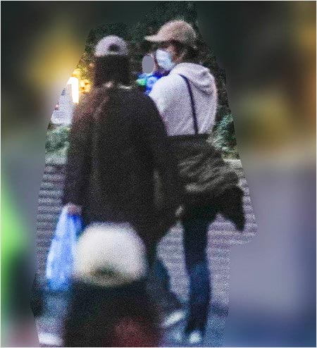 渡部建と佐々木希と子供の家族写真