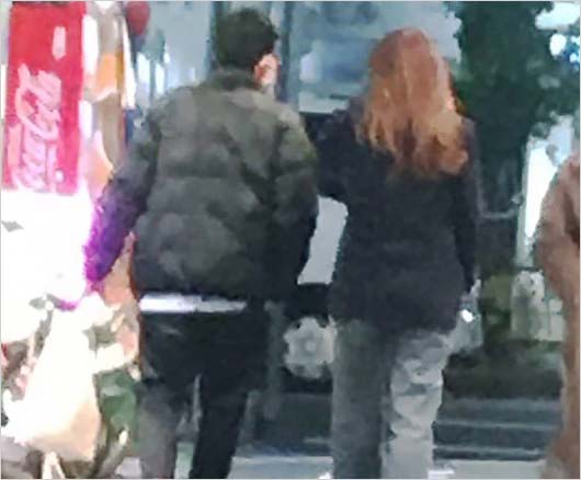 フライデーのヒコロヒーとワイルドイケメンのデート写真