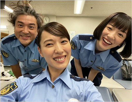 ハコヅメ共演のムロツヨシ＆戸田恵梨香、永野芽郁の画像