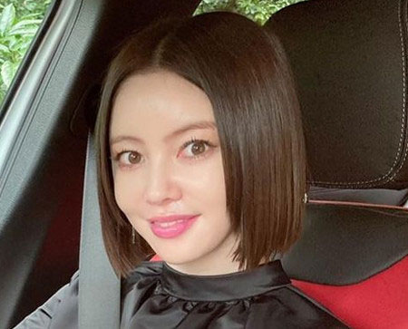 船越英一郎の彼女・松下萌子(moeco)