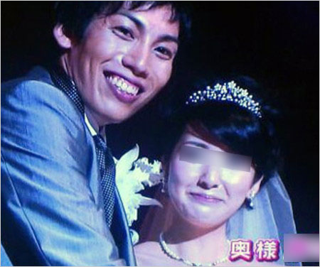 越川優と最初の妻(オペラ歌手)結婚式画像