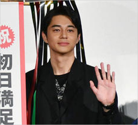 東出昌大『コンフィデンスマンJP英雄編』大ヒット御礼舞台挨拶登壇時の画像