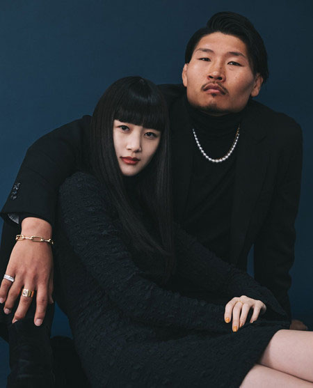 笑わない男・稲垣啓太選手と妻のモデル新井貴子 結婚発表時の画像