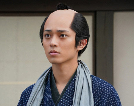永瀬廉『わげもん』ちょんまげ姿