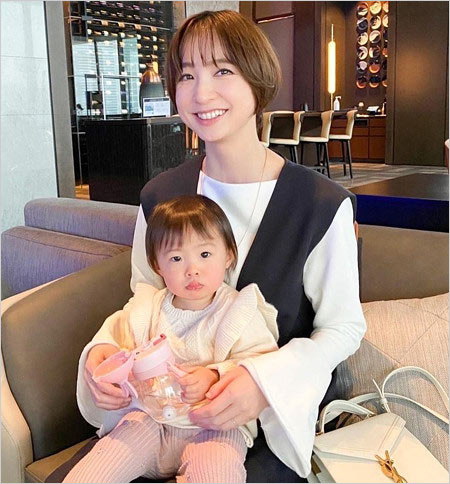 篠田麻里子と子供・めいの顔画像