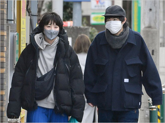 夏帆と彼氏の渡辺大知のFRIDAY熱愛画像