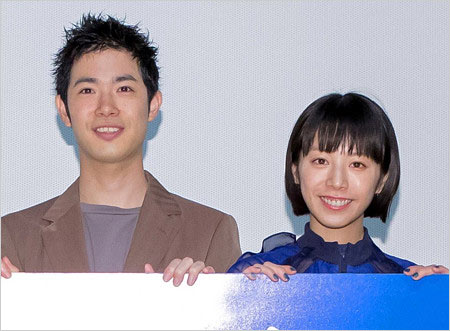 夏帆と彼氏・渡辺大知が映画ブルーアワーにぶっ飛ばすで共演時の画像