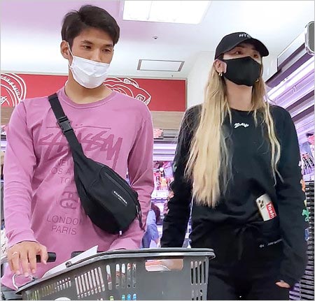 木下優樹菜と彼氏・三幸秀稔選手のフライデー2ショット画像