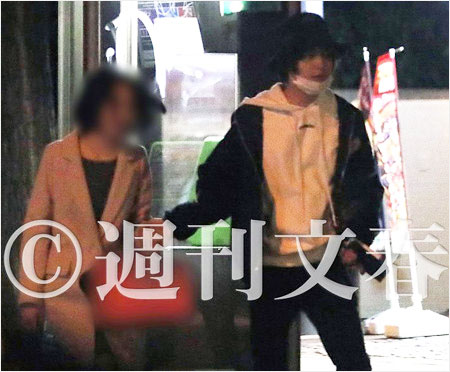 週刊文春の伊野尾慧アゴマスク画像