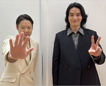 阿部サダヲと岡田健史の2ショット画像、映画『死刑にいたる病』W主演