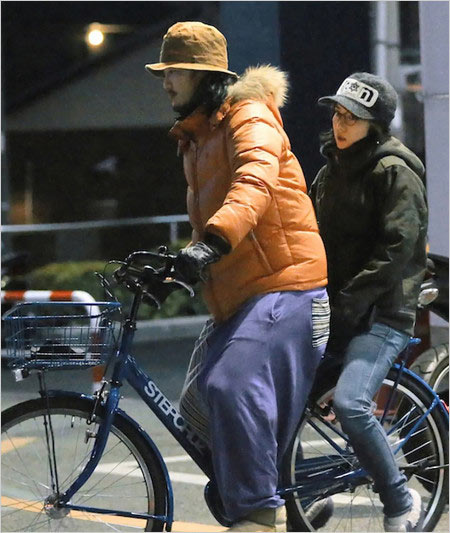 松岡茉優と元彼氏・加治将樹の自転車二人乗りフライデー画像