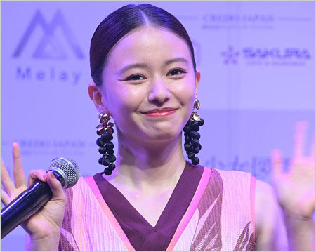 山本舞香が美少女図鑑イベント出席時の画像