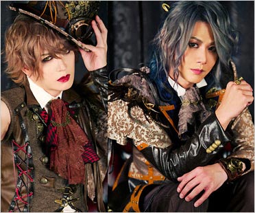 ラクリマクリスティーKOJI『ALICE IN MENSWEAR』のmichiと2ショット