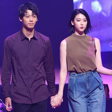 竹内涼真と三吉彩花の2ショット画像