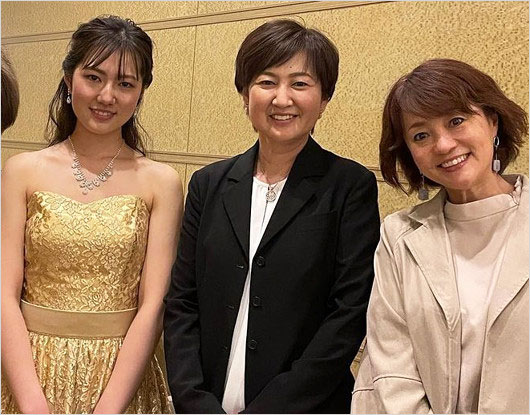 橋本志穂・三井ゆり&長女のピアニスト佐藤文音
