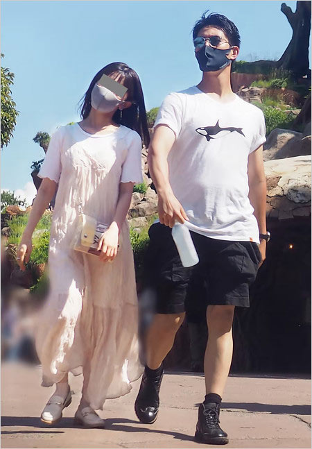 フライデーの工藤阿須加と彼女のディズニーランドデート画像