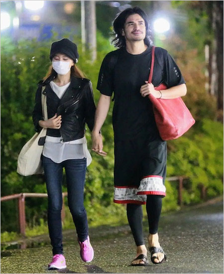 May J.と夫・尚玄デート画像(週刊誌フライデー)