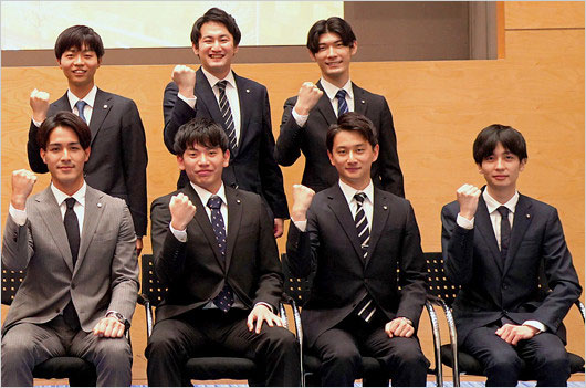 夢屋まさるが出席のテレビ朝日の新入社員・入社式の画像