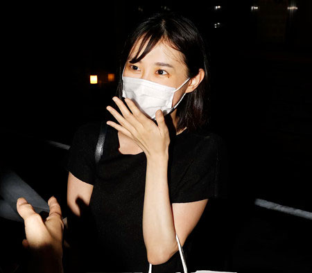 若林有子アナが熱愛フライデー直撃時の画像