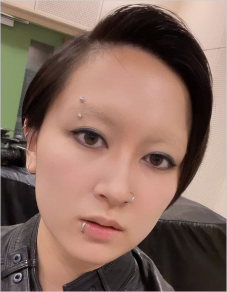 ラランドサーヤ顔面ピアス画像