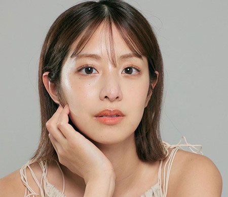 本郷杏奈(EXITりんたろーの彼女)