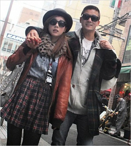 浅野忠信&仲里依紗のフライデー熱愛デート画像