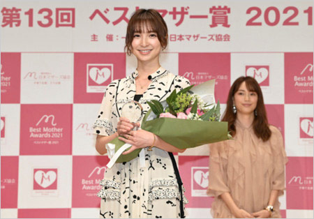 篠田麻里子ベストマザー賞受賞画像