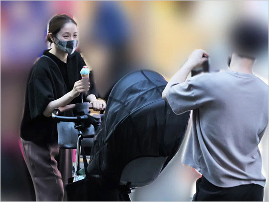 石原さとみと赤ちゃんと夫のプライベート画像