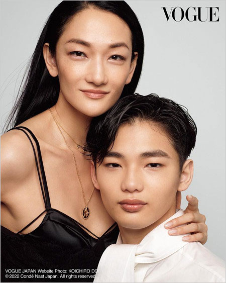 冨永愛と息子・冨永章胤がVOGUEで親子2ショット画像