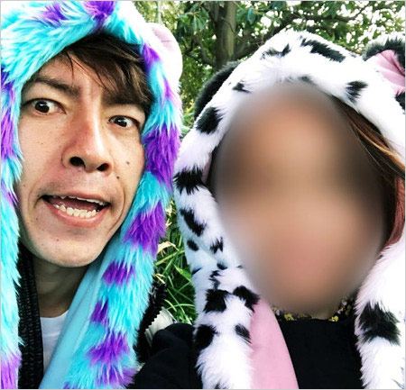 横浜DeNAベイスターズ田中健二朗投手と妻・未来さんの画像
