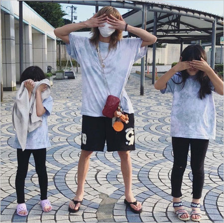 西山茉希と子供たちの画像
