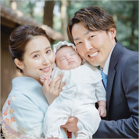 源田壮亮選手と子供、妻の元乃木坂46衛藤美彩の画像