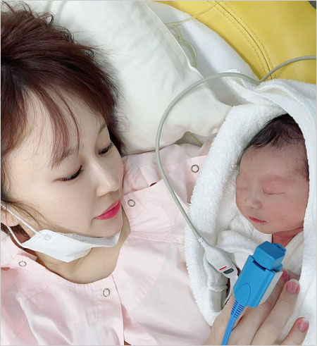 元AKB48小林香菜と子供の顔画像