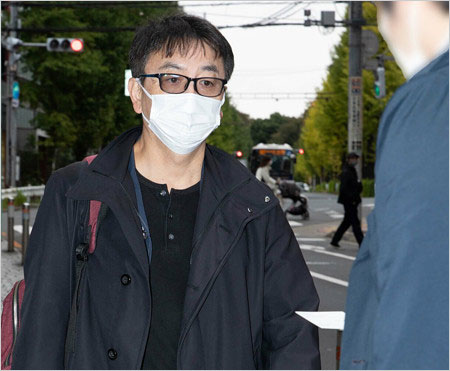 NHK阿部渉アナが週刊文春オンライン直撃取材時の画像